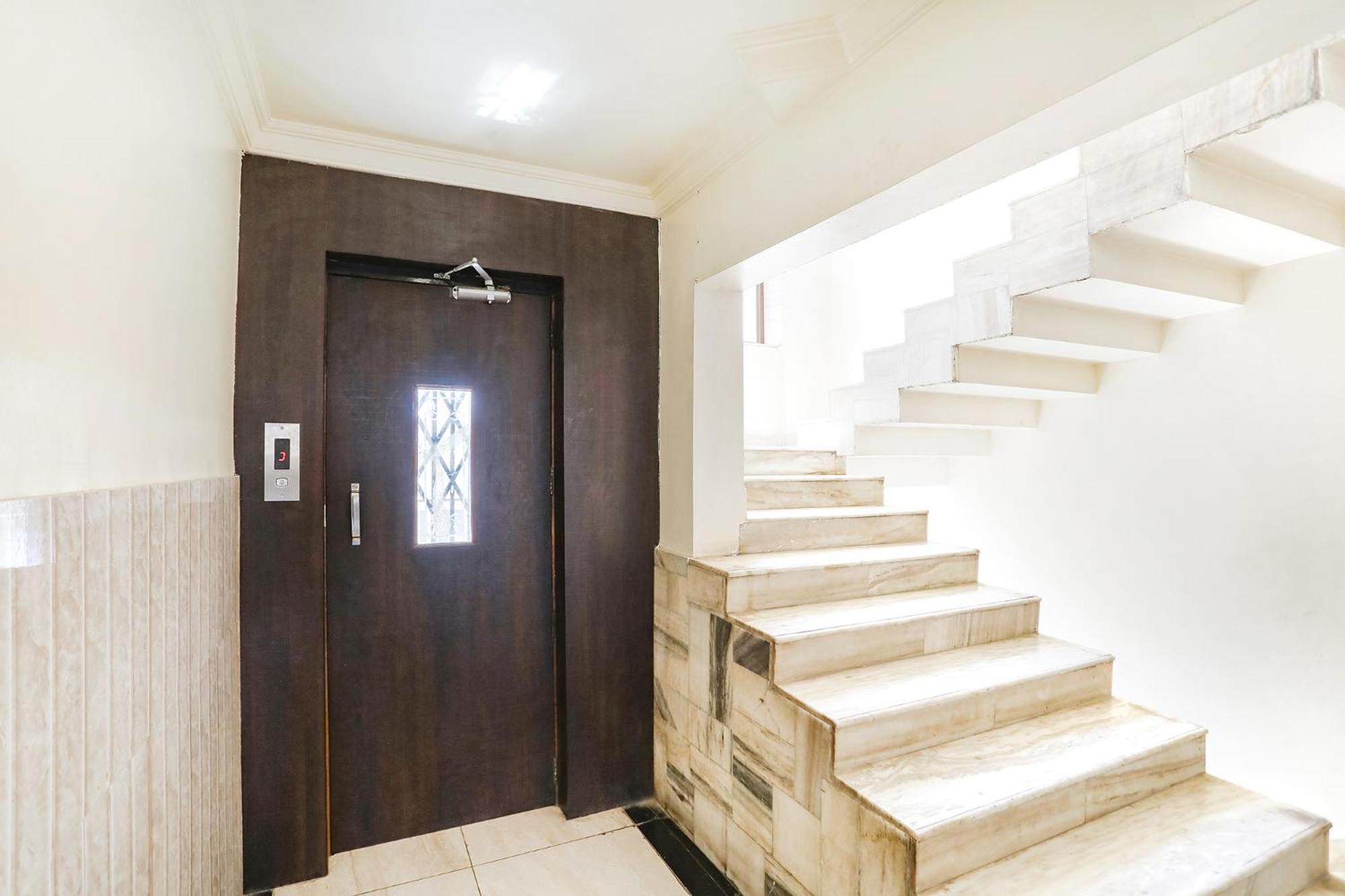 Collection O 37401 Hotel Shirdi Park Inn Esterno foto